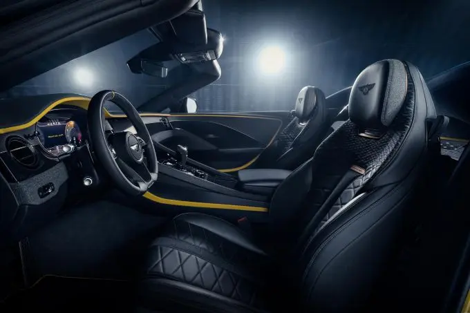 Bentley Bacalar is een dakloze ‘barchetta’, die overduidelijk is geïnspireerd op de EXP 100 GT concept car