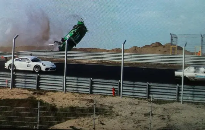 Final 4 crash 2 Eijndhoven Porsche
