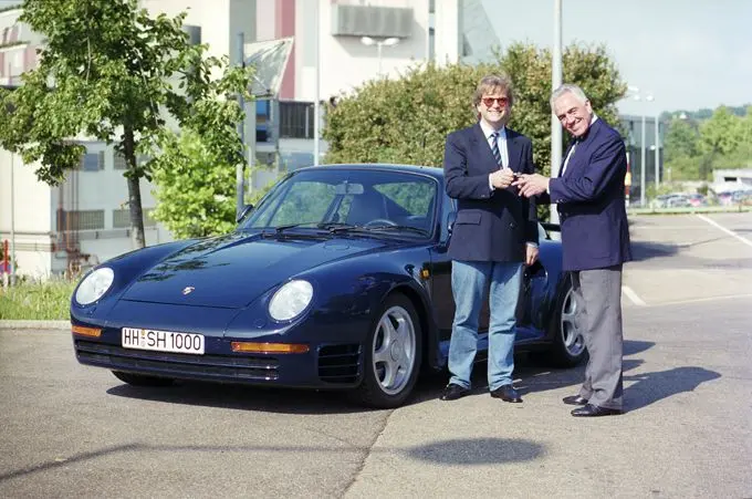 110_1988_Harald_Wagner_rechts_Ybergibt_Justus_Frantz_die_SchlYssel_zu_seinem_959_CoupY