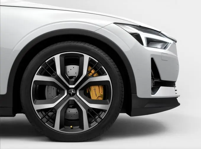 Upgrades Polestar 2: Instelbare Öhlins Dual Flow Valve dempers, Brembo-remmen met vier zuigers, gesmede 20 inch lichtmetalen velgen