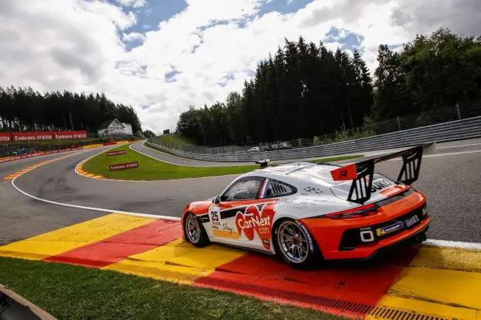 Porsche Mobil 1 Supercup Spa eau rouge