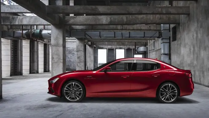 Maserati introduceert 580 pk sterke Ghibli Trofeo en Quattroporte Trofeo