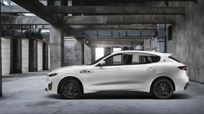 Maserati introduceert 580 pk sterke Ghibli Trofeo en Quattroporte Trofeo