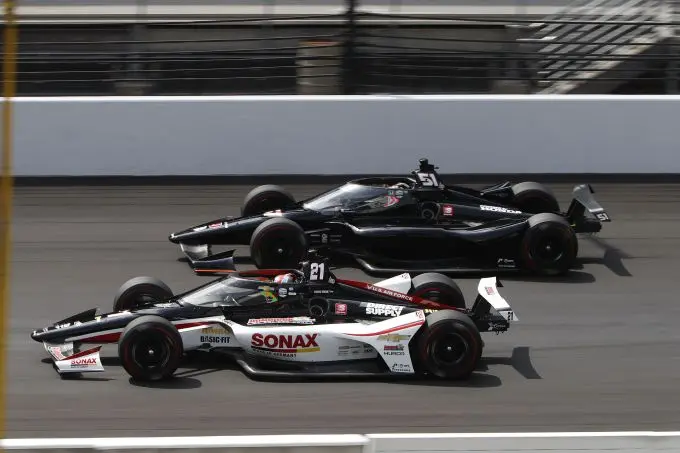 Mislukte pitstop kost Rinus van Kalmthout topklassering bij Indy 500-debuut