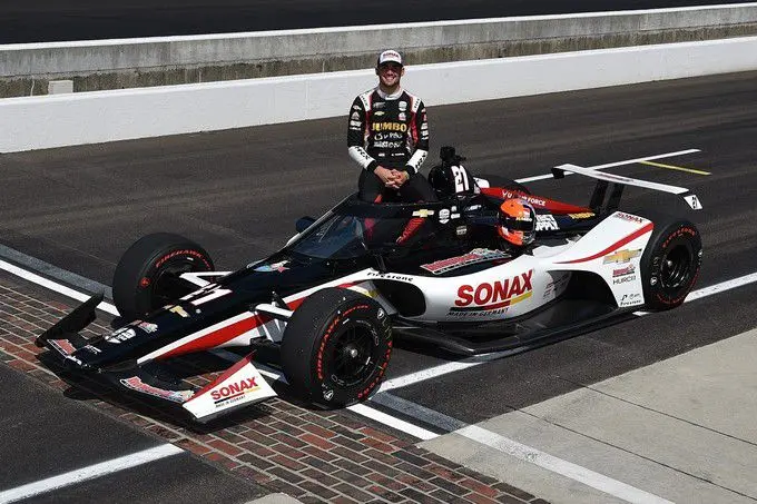 Indy 500 Borg Warner Trophy Rinus Veekay van Kalmthout Ed Carpenter Racing #21 SONAX