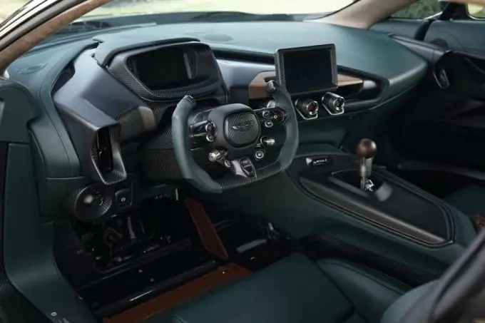 Aston Martin Victor 10