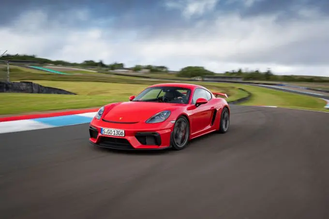 2_718_Cayman_GT4