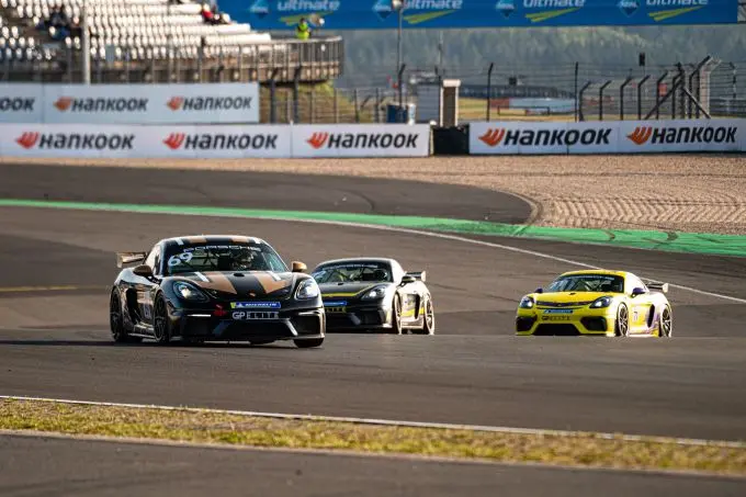 4_Porsche_Cayman_Nurburgring