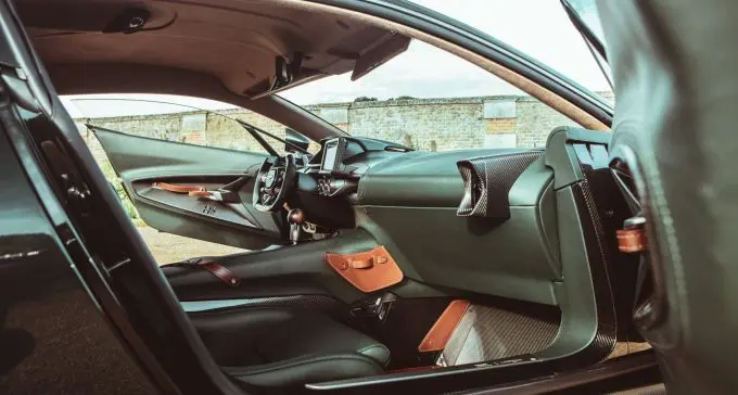 Aston Martin Victor 5