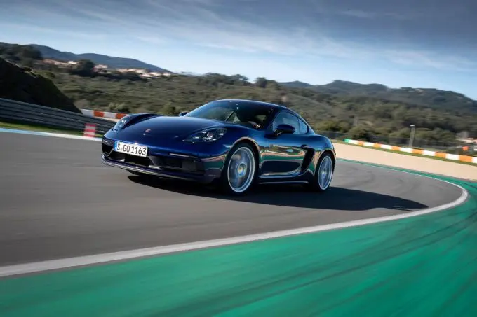 7_718_Cayman_GTS_4.0