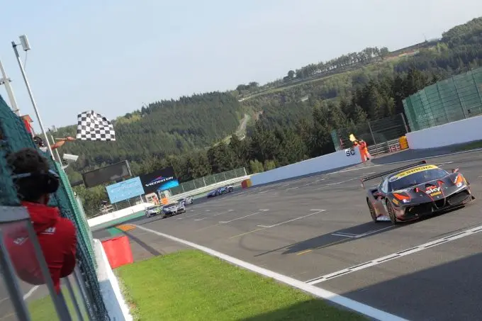 7_Roger_Grouwels_over_de_eindstreep Ferrari Challenge Spa 2020