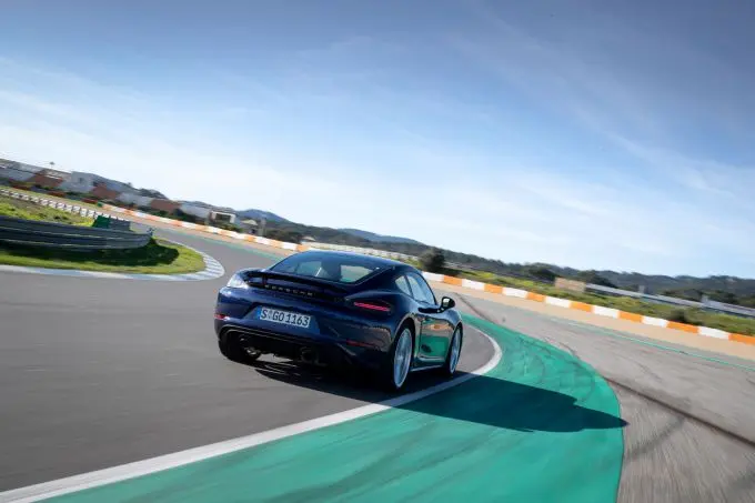 Porsche 718_Cayman_GTS_4.0
