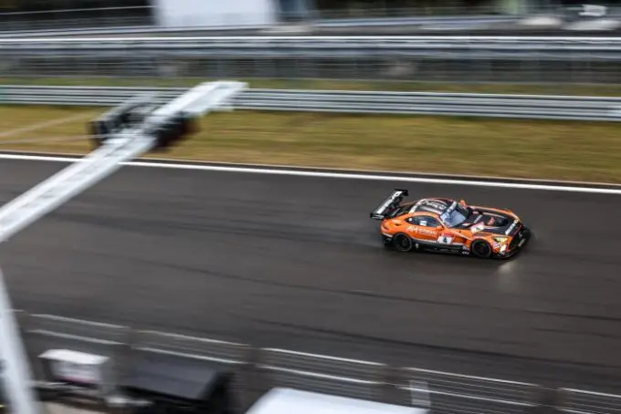 24H Nurburgring 2020 Mercedes AMG Nr4 Team HRT start finish streep