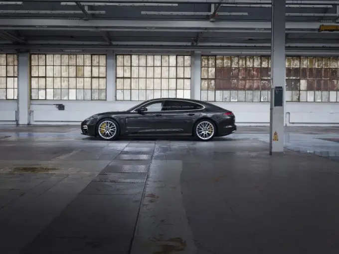 Tot zelfs 700 pk: nieuwe plug-in hybrideversies voor Porsche Panamera