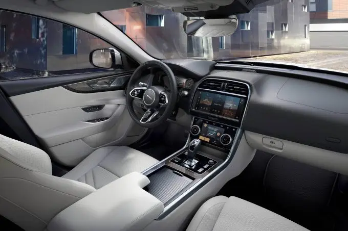 vernieuwde Jaguar XE 2020