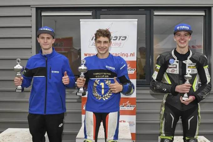 Van Steenbergen kampioen Yamaha KicXstart R125 Cup na zinderende finale