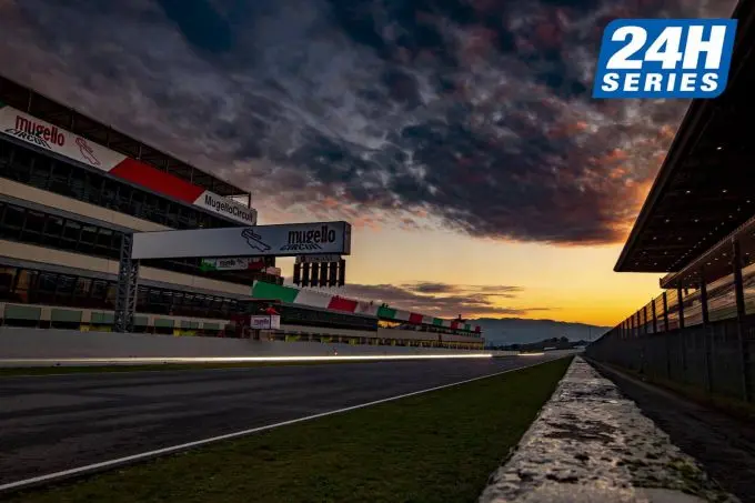 10_12 Hours Mugello_Mugello_circuit_zonsondergang