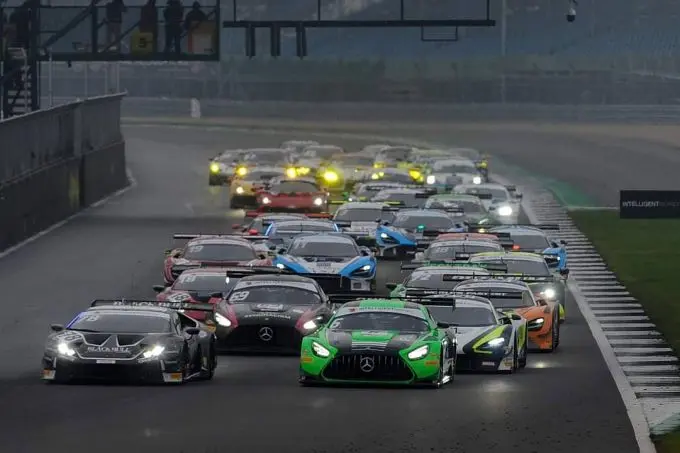 Yelmer_Buurman_British_GT_ProAm_Champion_2020 tart Silverstone500