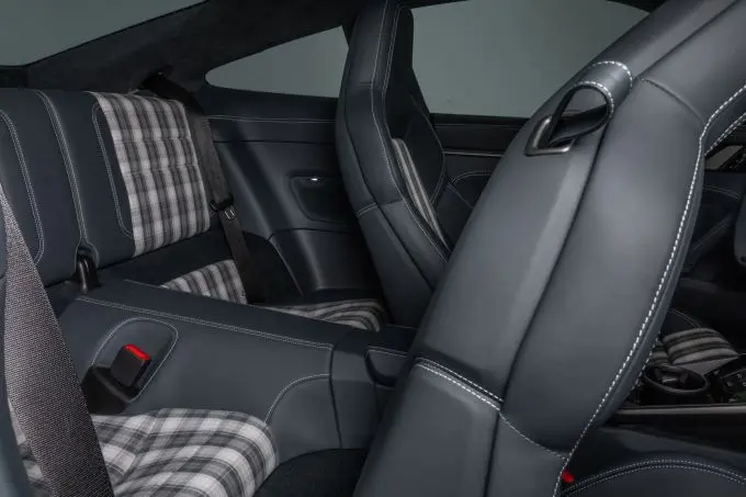 10 gelimiteerde Porsche 911 Carrera 4S Ben Pon jr