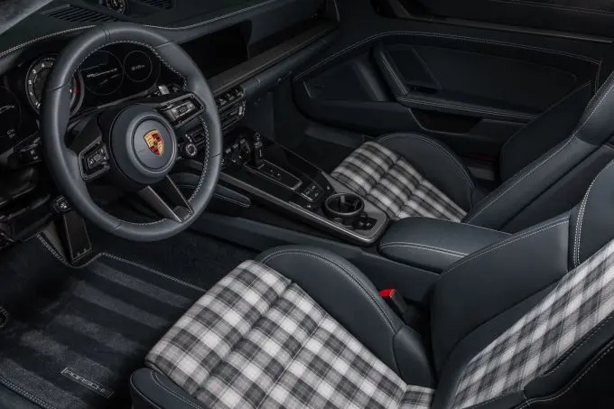 8 gelimiteerde Porsche 911 Carrera 4S Ben Pon jr