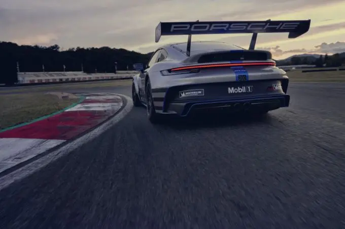 Nog krachtiger, sneller én spectaculairder: nieuwe 911 GT3 Cup