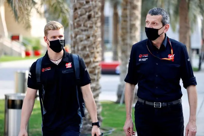 Mick_Schumacher_Guenther_Steiner_F1_Haas