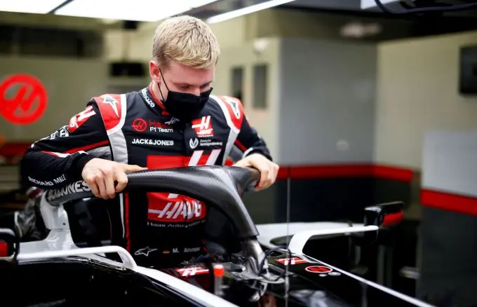 Mick_Schumacher_seatfit_F1_Haas