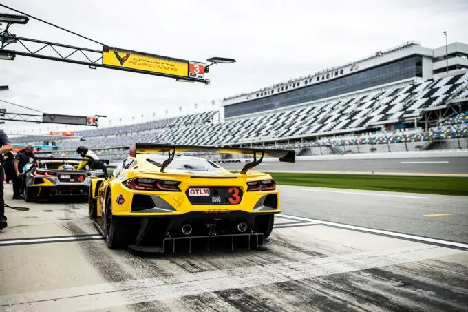 Nr3 Corvette Catsburg pitstop