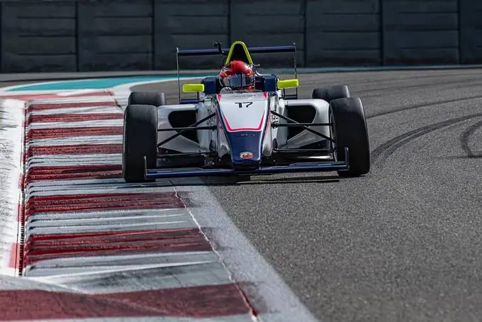Dilano van 't Hoff F4UAE