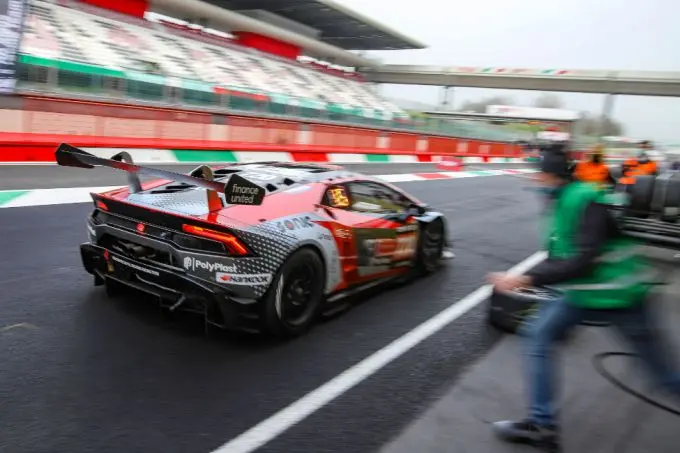24H SERIES Lamborghini pitstraat