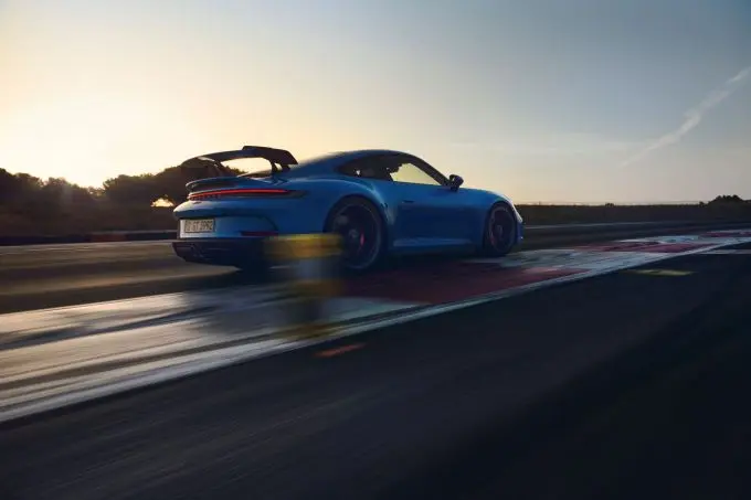 Nieuwe Porsche 911 GT3 is geboren op het circuit 9