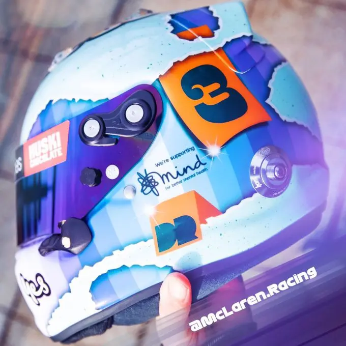 Daniel_Ricciardo_new_helmet_2021