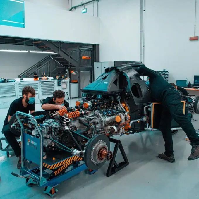 Glickenhaus mechanics at work