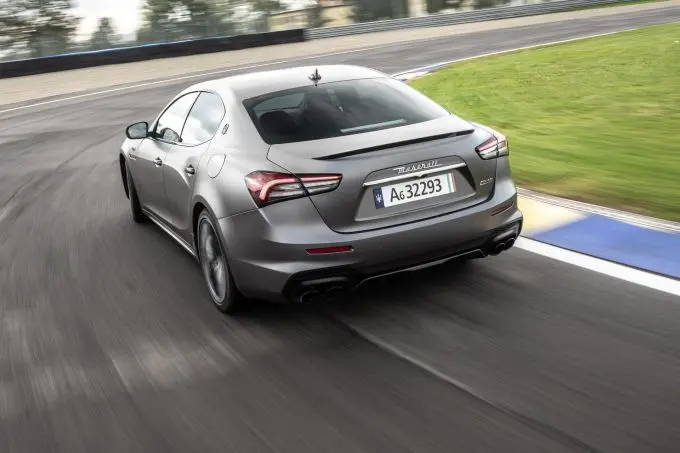 Maserati Ghibli wint Duitse BEST CARS 2021-award