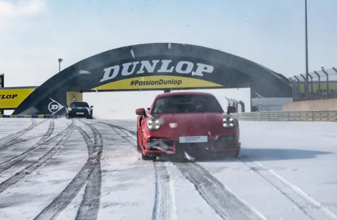 Porsche besneeuwd Le Mans circuit 3