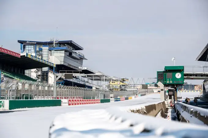 Porsche besneeuwd Le Mans circuit 5