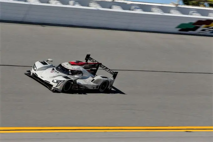 RvdZ_6_Nr01_Cadillac_Chip_Ganassi_Racing_Cadillac_DPi_Renger_van_der_Zande track