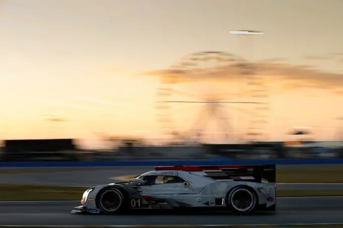 RvdZ_8_Nr01_Cadillac_Chip_Ganassi_Racing_Cadillac_DPi_Renger_van_der_Zande_sunset