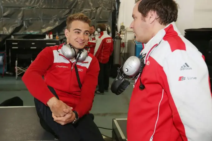 DTM-runner-up_Nico_MYller_L_in_gesprek_met_teamleider_Kimmo_Liimatainen