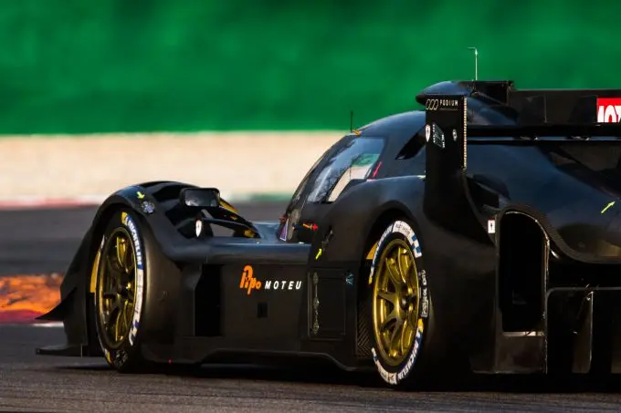 Glickenhaus_a_beauty_in_black