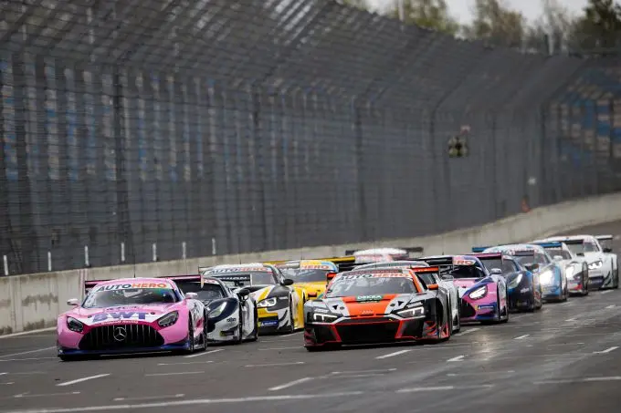 Start_oefeningen_bij_de_officiele_DTM_testritten_op_de_DEKRA_Lausitzring