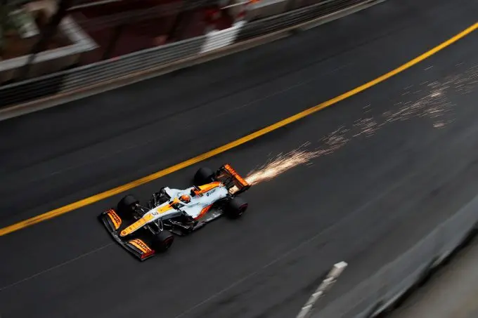 Ricciardo_McLaren_vonkenregen_MonacoGrandPrixSaturday