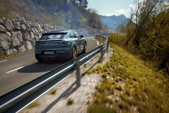 10_porschecayenneturbogt5