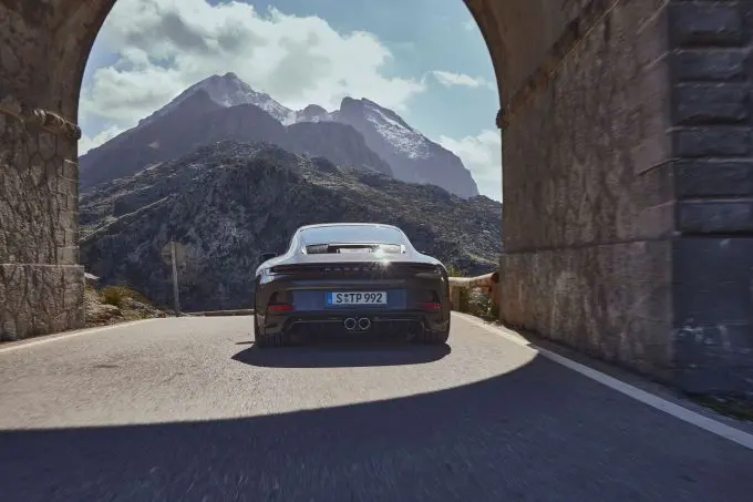 Porsche 911 GT3 Touring 11