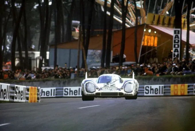2_50jaargeleden_wint_Gijs_van_Lennep_de_24H_Le_Mans