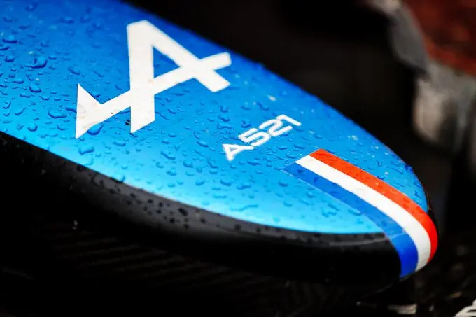 Alpine F1 Team logo op neus F1 auto