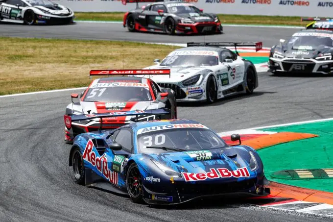 Sieg_im_Red_Bull-Ferrari_Liam_Lawson_NZL