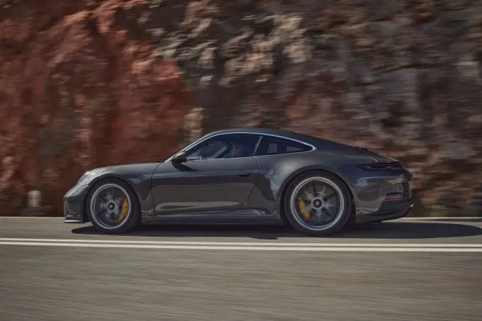 Porsche 911 GT3 Touring 6
