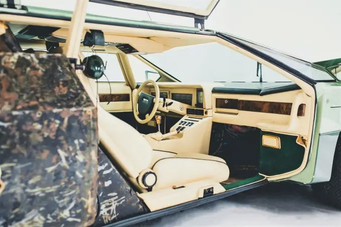 Aston_Martin_Bulldog_2_interior