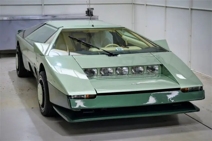 Aston_Martin_Bulldog_4_Concept-2